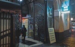 НБУ знизив курс долара на перший день квітня