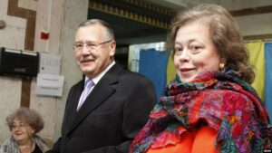 Син головної редакторки Дзеркала тижня Мостової ухиляється від армії