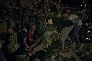 Новини Києва - Атака на Київ: кількість загиблих зросла, людей шукають під завалами