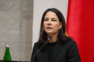 Бербок закликала не довіряти Путіну