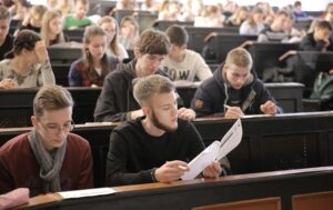 Кабмін планує змінити правила відстрочки для студентів і педагогів