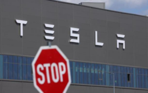 Новини бізнесу - Продажі авто Tesla впали до трирічного мінімуму