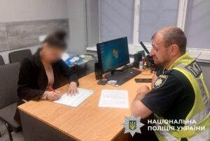 У День жалоби у Києві жінка слухала російську музику