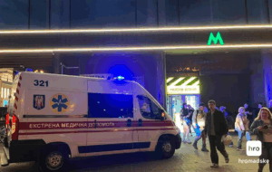 У київському метро пасажир потрапив під поїзд