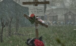 У Покровську виявили сім стихійних поховань у дворах будинків
