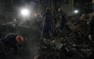 Удар по Києву: під завалами шукають двох дітей