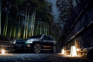 BMW представила спецверсію позашляховика X7 для Японії
