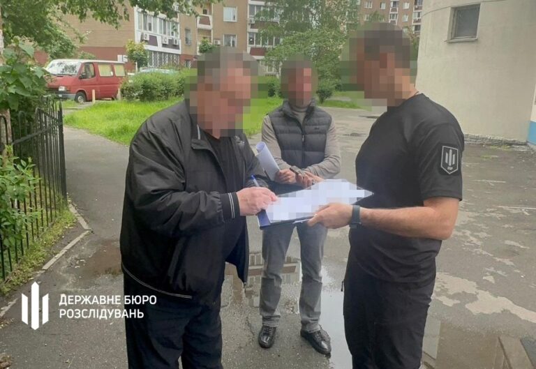 Екскерівник управління Міграційної служби нарахував собі 365% премії