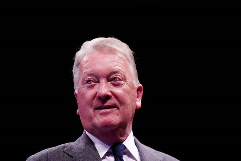 Френк Воррен назвав імена двох найкращих боксерів сучасності