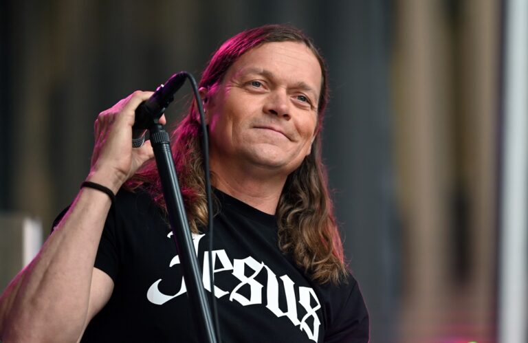 Фронтмен 3 Doors Down Бред Арнольд розповів про боротьбу з раком