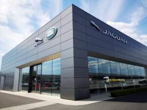 Jaguar Land Rover відновила експорт авто до США