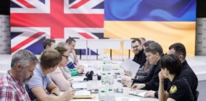 Київ і Лондон підписали мільярдну угоду на зброю