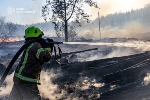 Лісова пожежа поблизу Ізюма поширюється