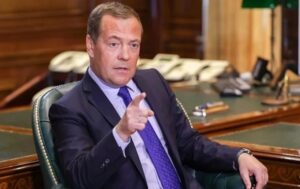 Медведєв пригрозив Трампу “Третьою світовою”