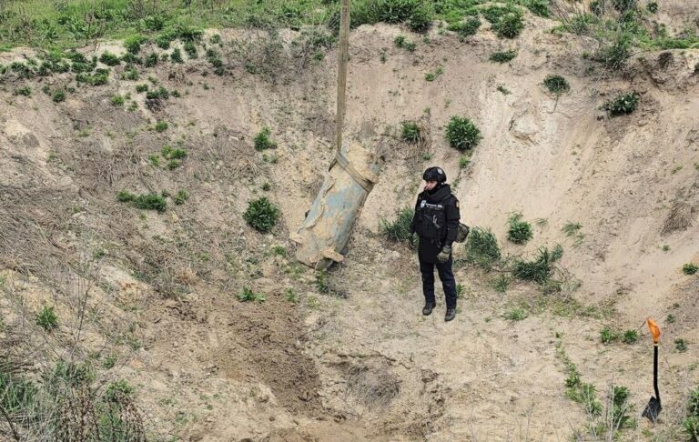 На Київщині виявили бойову частину ракети Х-101
