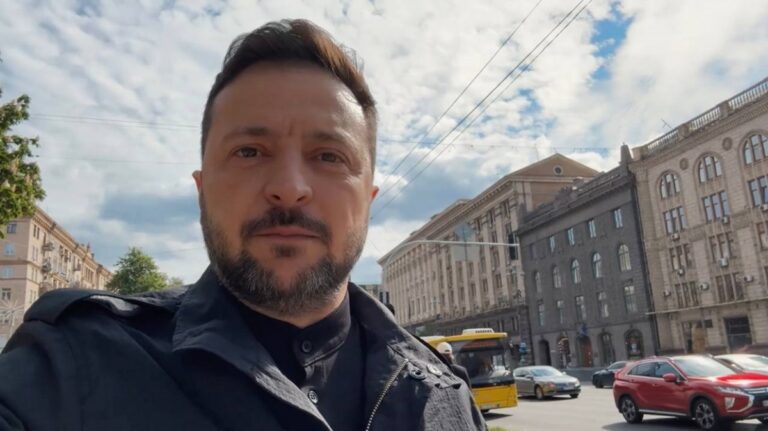 “Ніколи знову”: Зеленський звернувся до українців