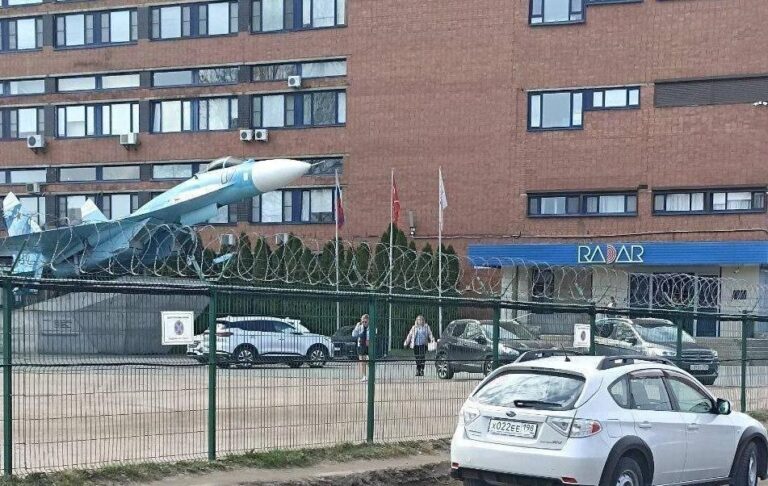 Партизани розвідали завод у Петербурзі, де виробляють дрони та РЛС