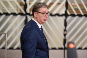 Президент Сербії раптово перервав візит у США через хворобу