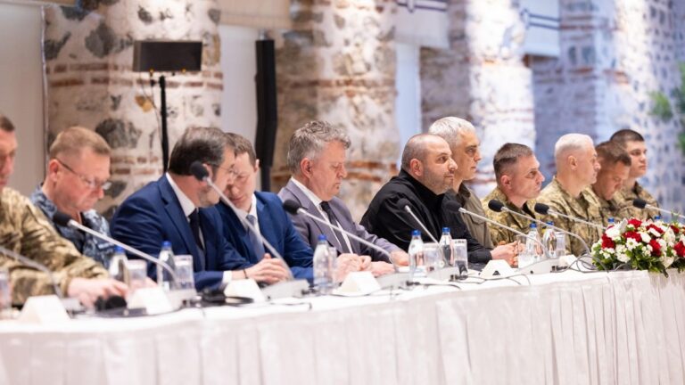 РФ намагається виграти час. Реакція на переговори