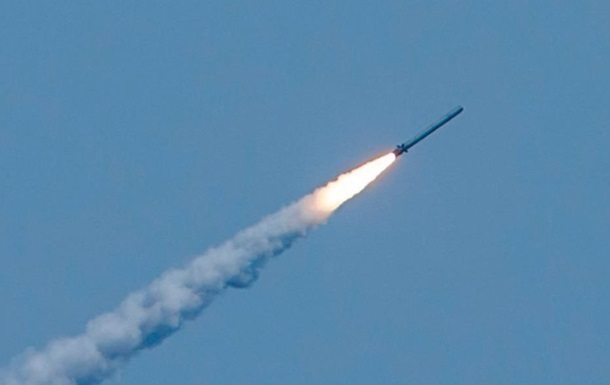 РФ запустила по Україні ракети: куди летять