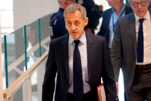 Саркозі достроково звільнили та зняли з нього електронний браслет