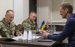 Сирський нагородив голову ЗС Норвегії Хрестом заслуги