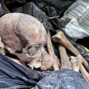 Скандал у Києві: знайдено 10 тон людських кісток