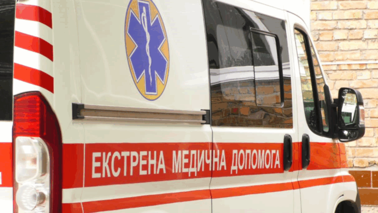 У Харкові чоловік викликав швидку і напав на бригаду медиків