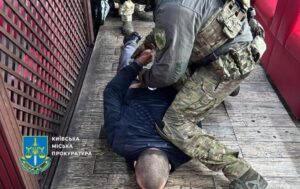 У Києві поранили іноземця під час пограбування – підозрюваних затримали