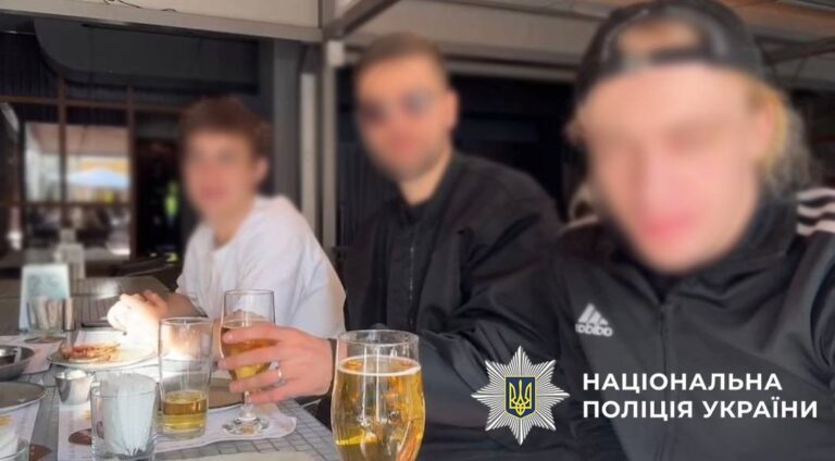 У Києві затримано молодиків, які хизувались зброєю в прямому ефірі