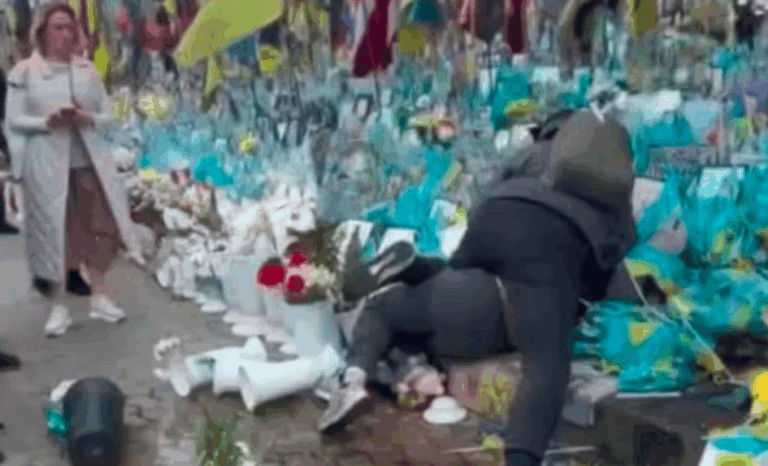 У Києві жінка вчинила погром на Алеї Героїв