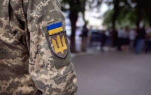 У Львові працівники ТЦК схопили напівбосого чоловіка