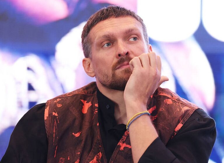 Усик вирішує, хто переважить для останнього бою в рингу