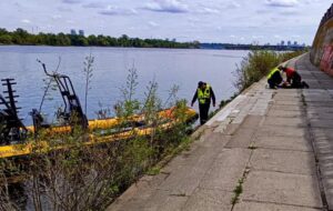 В Києві жінка впала в Дніпро з Пішохідного мосту