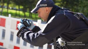 Новини України - В Одесі чоловік з ножами поранив поліціянтів