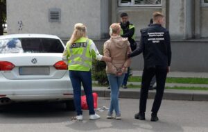 В Сумах затримали жінку, що намагалася продати своє немовля