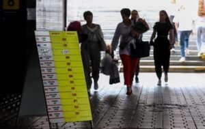 В Україні зросли офіційні курси долара і євро