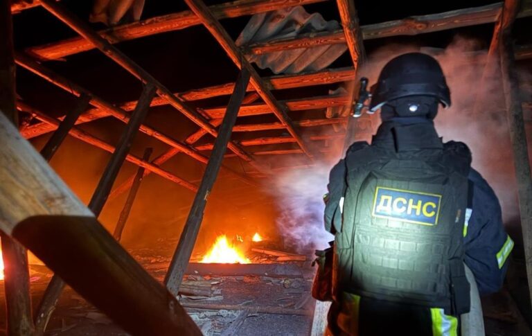 Ворог вдарив по Черкасах: горить гуртожиток