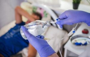 Вже понад 60 хворих: у Києві шукають джерело спалаху гепатиту А