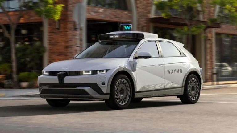 Waymo відкликає майже всі свої роботаксі через зіткнення з перешкодами