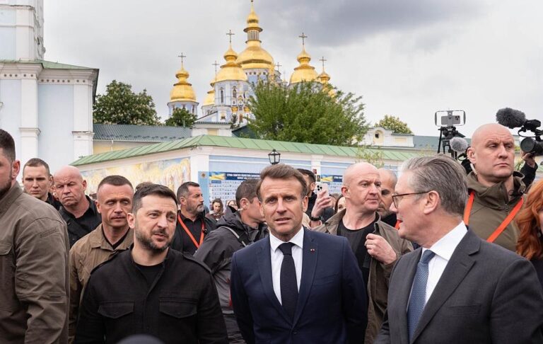 Зеленський, Макрон і Стармер погуляли в центрі Києва