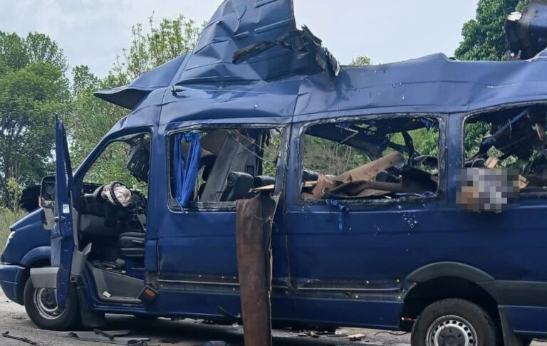 Зеленський: В евакуаційній маршрутці вбито сім’ю