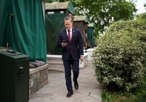 Зміни в команді. Перше звільнення Трампа