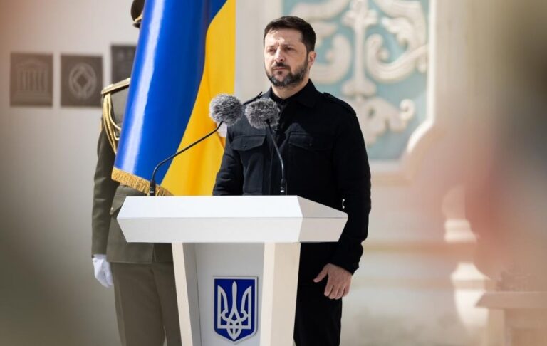 День Конституції: Зеленський звернувся до громадян