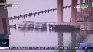 НОВИЙ “ПОДАРУНОК” ОКУПАНТАМ: СБУ показала кадри третього підриву мосту!
