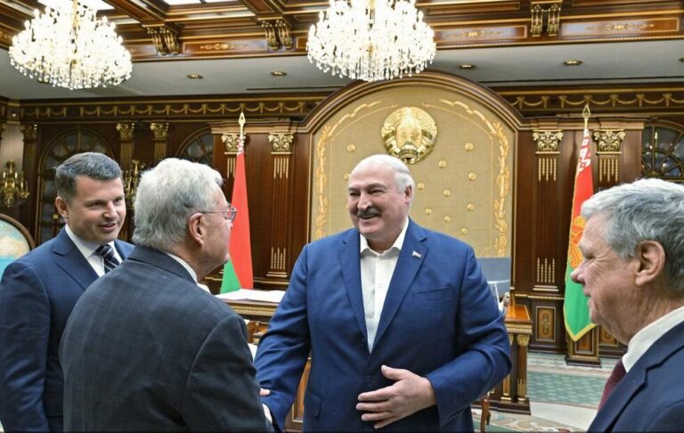 Келлог зустрівся з Лукашенко у Мінську