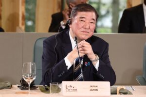 Прем’єр Японії відмовляється їхати на саміт НАТО – ЗМІ
