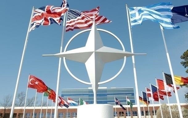 Рамштайн та саміт НАТО: поки США відвертаються, Україна набирає обороти