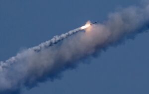 РФ атакувала Київ балістикою і БПЛА