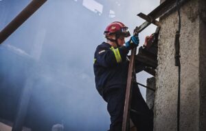 Росіяни повторно вдарили по Харкову, влучили у дім